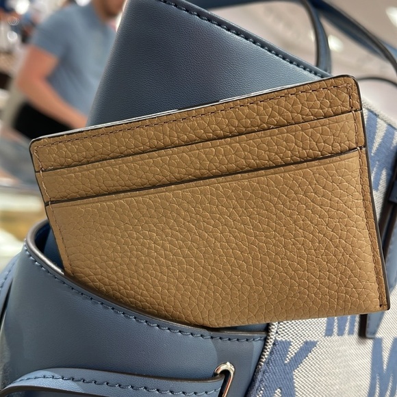MICHAEL KORS
Reed Large Pebbled Leather Card Holder Case
Camel 
NWT - Picture 11 of 16